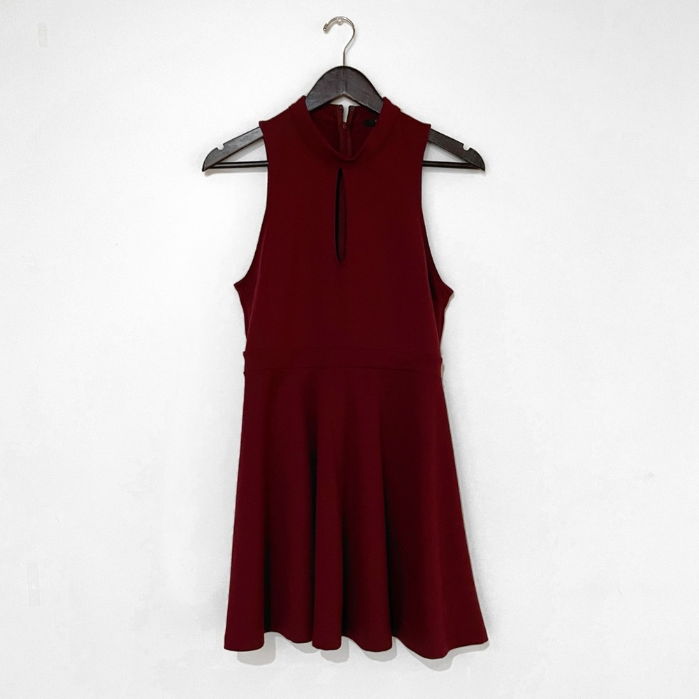 Forever 21 Burgandy Keyhole Neckline Sleeveless Dress in Medium